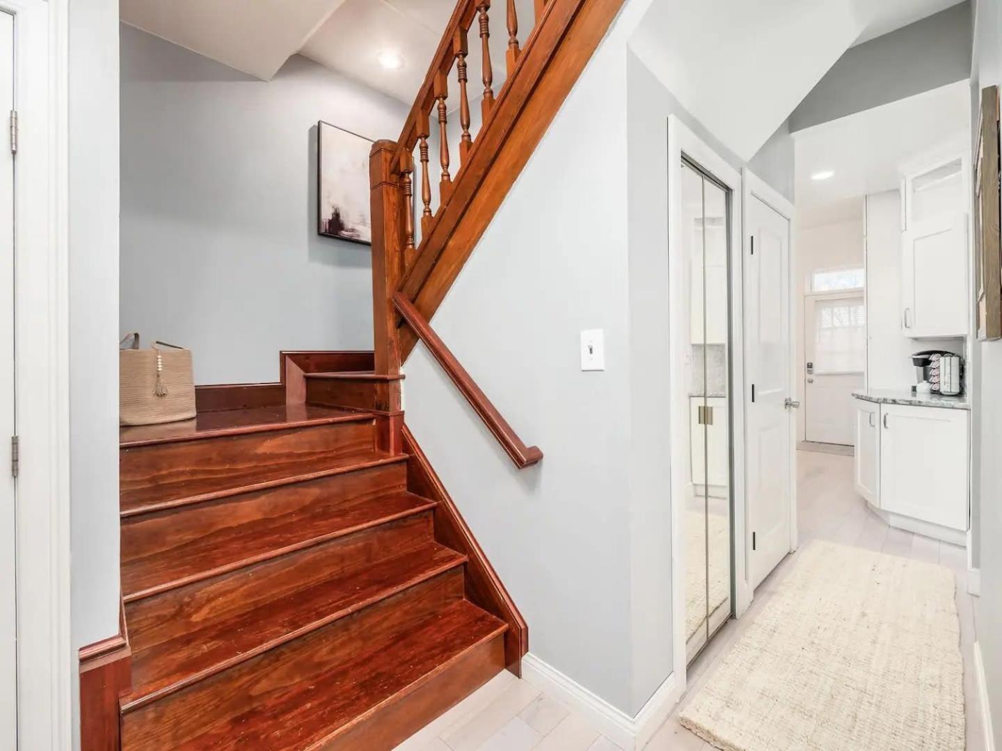 Fun Upscale Oasis W Hot Tub Near Osu & Short North
