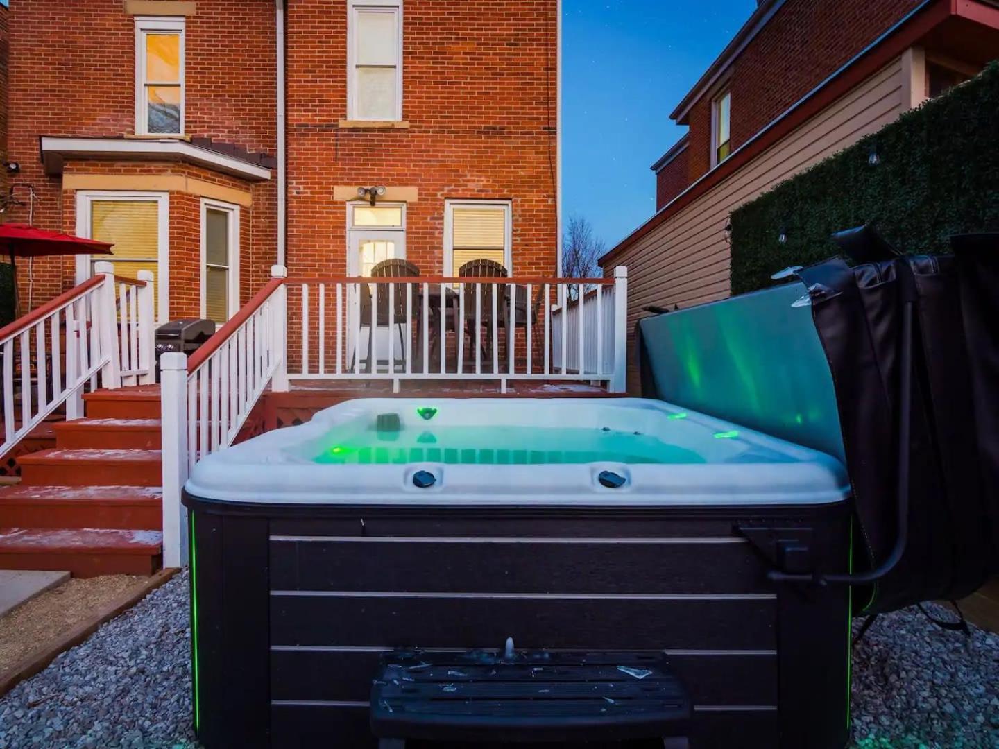 Fun Upscale Oasis W Hot Tub Near Osu & Short North Ferienhaus